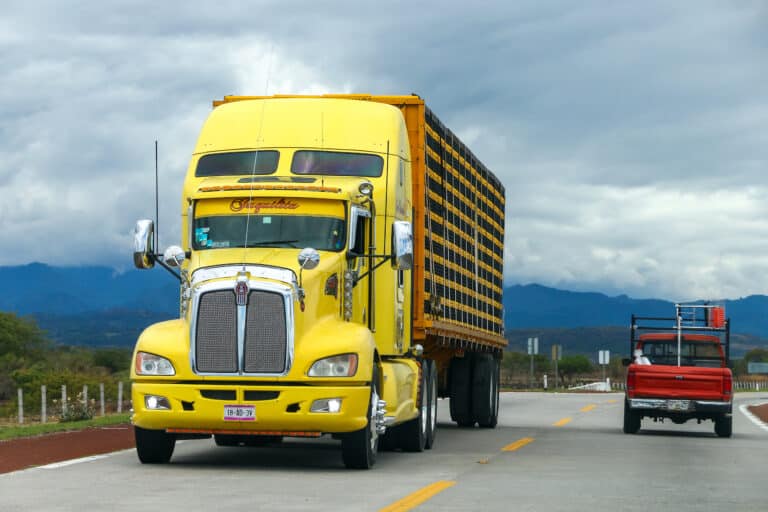 Semi-trailer truck Kenworth