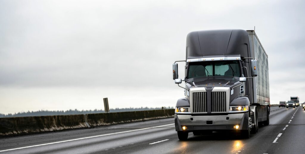 Semi Trailer GPS Tracking Benefits and How to Choose Tracking Devices