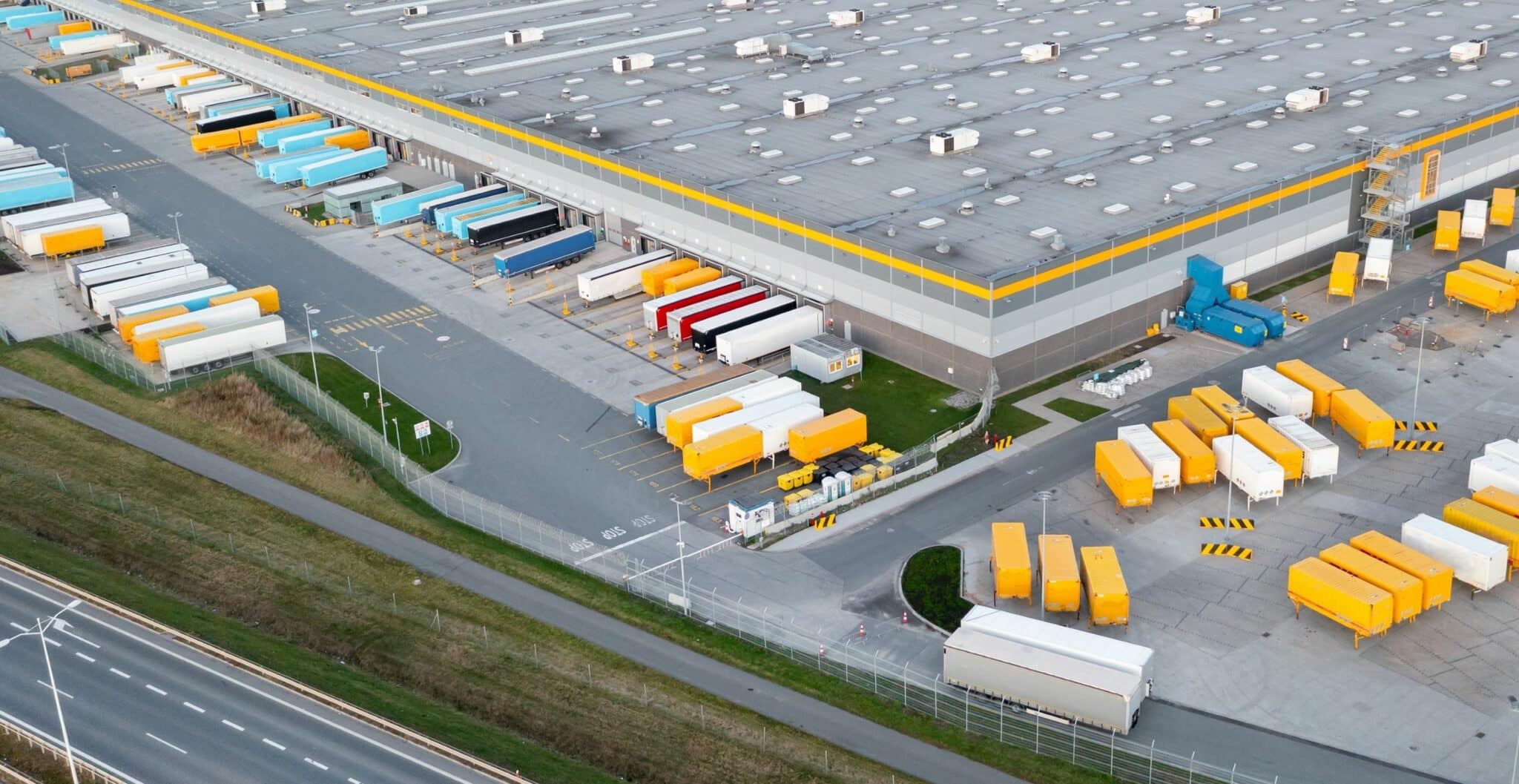 Semi Trailer GPS Tracking Benefits and How to Choose Tracking Devices