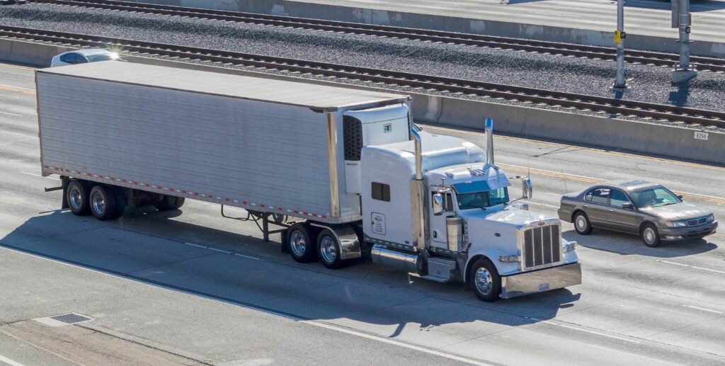 white truck with semi-trailer