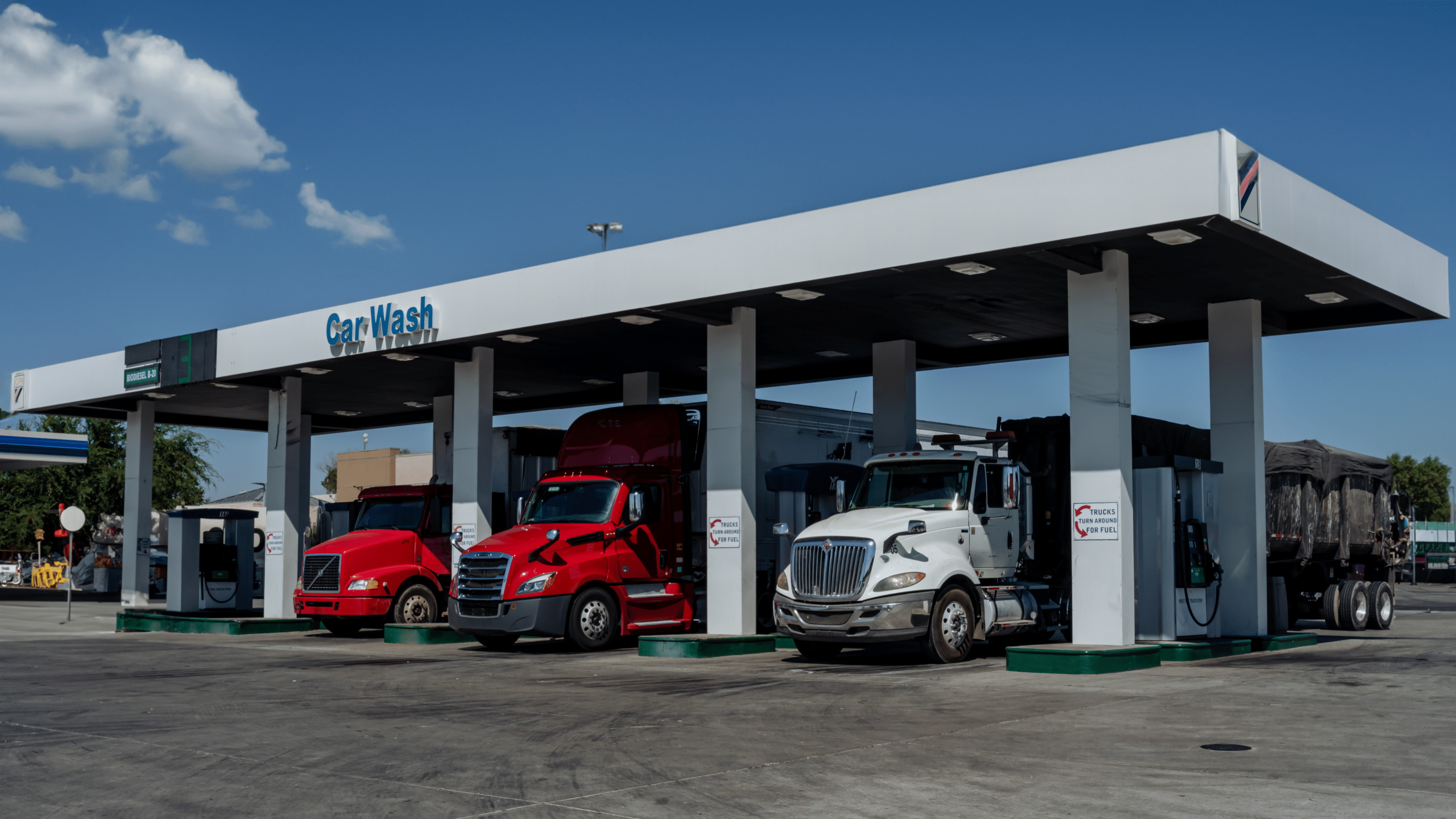 semi truck fleet on the gas station